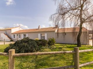 Gîte rénové près de la mer avec jardin clos, cheminée, Wifi et équipements bébé inclus. - FR-1-306-879 - Saint-Hilaire-de-Chaléons - 0