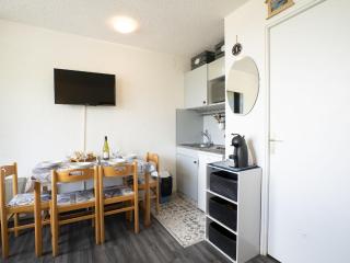Studio Médian 422 by Interhome - Les Menuires - 4