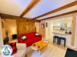 Rustic Mountainside Chalet - 7