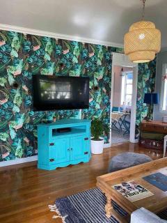 Cozy Cottage Near Beach - 8