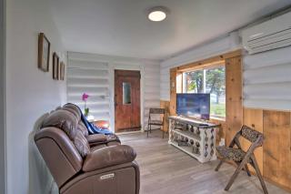 Unique Dog-Friendly Log Cabin Short Walk to Ocean - Crescent City - 9
