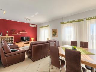 Apartment Laura by Interhome - Galižana - 2