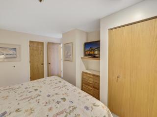 111 Edgewater Inn - 3