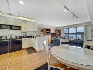 222 Edgewater Inn - 1