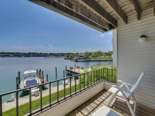 228 Edgewater Inn - 2