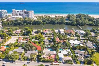 NEWLY RENOVATED POOL, HOT TUB, & EPIC BACKYARD - Fort Lauderdale - 2