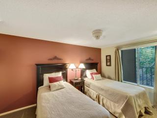 343 Edgewater Inn - Charlevoix - 6