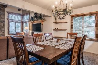 Mammoth Creek Townhome # 40 Updated 2 bedrooms and Loft 2 and half bath Steps to free town shuttle stop - Mammoth Lakes - 1