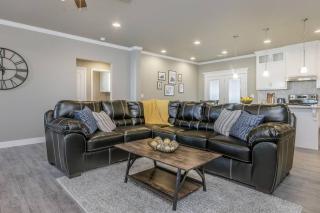Beautifully Decorated New Home, King Bed, Washer/Dryer & Fully Stocked Kitchen - Canyon - 0
