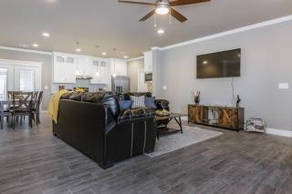 Beautifully Decorated New Home, King Bed, Washer/Dryer & Fully Stocked Kitchen - Canyon - 6