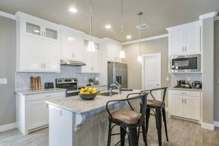 Beautifully Decorated New Home, King Bed, Washer/Dryer & Fully Stocked Kitchen - Canyon - 3