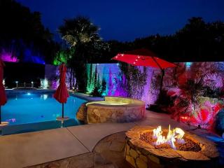 Mineral Saltwater Solar heated Pool & Spa Oasis with mountain views and Koi pond - 0