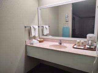 Hilltop Inn & Suites, near Foxwoods Casino - North Stonington - 1