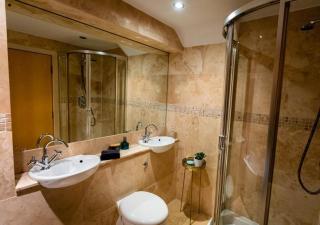 Lux Duplex Apartment 19th Century Chapel Wakefield Centre - 8