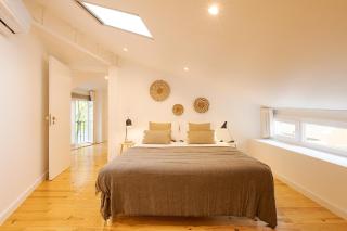 The Yellow House Spacious Duplex in Prazeres District - 7