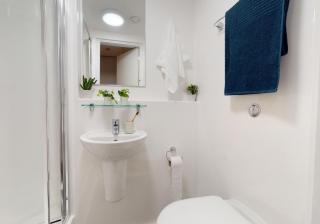 For Students Only - Relaxing Ensuites and Apartments at Weaver Place in Coventry - 5