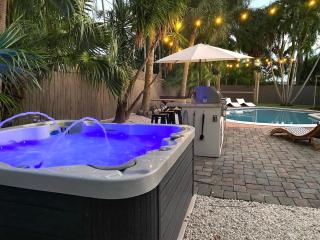 NEWLY RENOVATED POOL, HOT TUB, & EPIC BACKYARD - Fort Lauderdale - 8