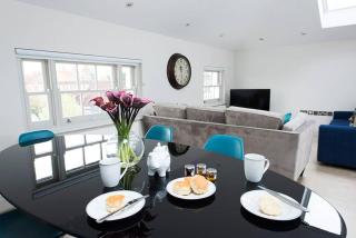Recently redecorated bright and spacious 1BR flat in West London - London - 1