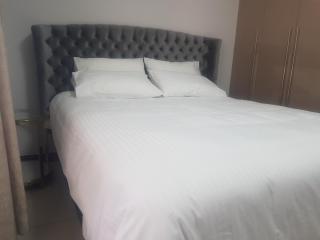 Hotel-styled apartment Spare room shared space Fourways - Sandton - 8