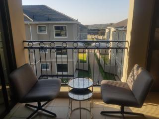 Hotel-styled apartment Spare room shared space Fourways - Sandton - 9