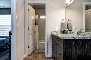 New 3 Bedroom Townhome with Mountain Views - 6