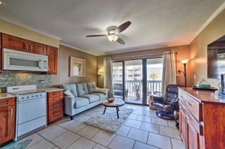 Resort-Style Condo with Balcony on North Beach! - 7