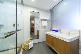 Qianhai Holiday Hotel - Bao'an - 2