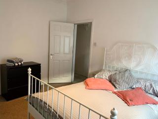 BEAUTIFUL HOME, 3 BEDROOM HOUSE near Alton Towers, Wedgwood museum, Universities - Newcastle-under-Lyme - 9
