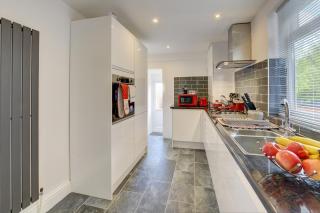 New Duston 4-BR House, En-suite, Garden, Parking - 8