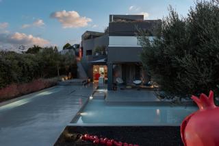 West East Suites - 8