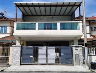 BBT Double Storey Balcony Bukit Tinggi Home - 0