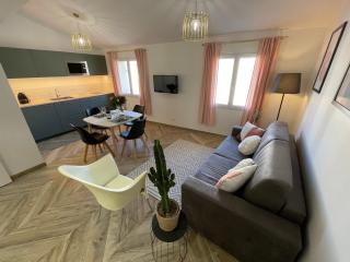 Nice Renting - MASSENA - LOFT - HEART of VIEIL ANTIBES - THE MARKET WITH SEA VIEW - Antibes - 3