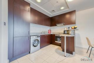 Great Value Stylish Studio with Pool & Stunning Views by Deluxe Holiday Homes - Dubai - 7