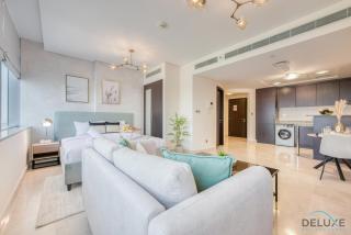 Great Value Stylish Studio with Pool & Stunning Views by Deluxe Holiday Homes - Dubai - 3