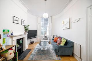 Sleek flat with communal courtyard - London - 4