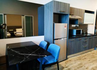 Maritime Luxury Two Bedroom Suite Karpah Signh Drive - Jelutong - 0