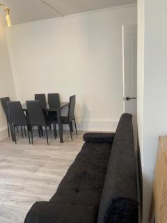 City/20 mins Tooting 2 bed modern apartment - 1