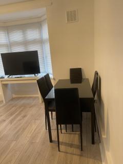 City/20 mins Tooting 2 bed modern apartment - 0