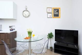 Recently redecorated bright 1BR near Shepherds Bush with parking SOA - Londra - 3