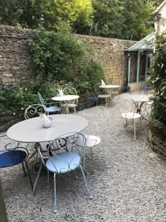 Lucy's Tearoom B&B - 4