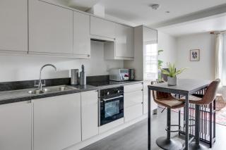 Studio Apartment - Central Chelmsford Location - 8