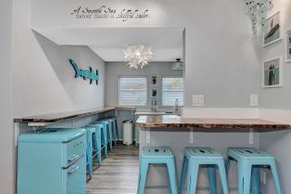Mermaid-Shark 6BR House With Pool, Jacuzzi - Steps to Siesta Key Beach - 2