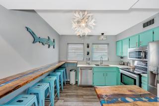 Mermaid-Shark 6BR House With Pool, Jacuzzi - Steps to Siesta Key Beach - 9