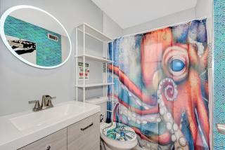 Shark Unit, Pool Jacuzzi Steps to Siesta Key Beach - 6