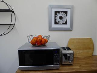 Modern 6-Bed-Groups-Contractors onsite Parking Vans-Cars - Birmingham - 5
