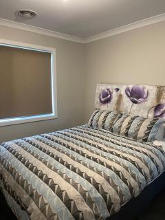 Breakaway new 4br house 5 mins to albury city - Lavington - 5