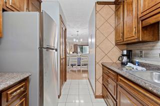 Spacious Modern Condo - 1st Floor - One Block to the Beach - Myrtle Beach - 6