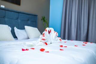 Piano & Gold Collections, Peduase - 5