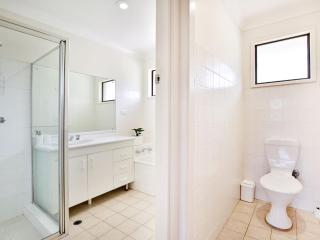 Sunsets Pet Friendly 10 Mins Walk to Beach - 1