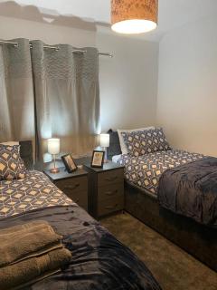 Cosy 3 Bedroom house, Free parking & WIFI - 1